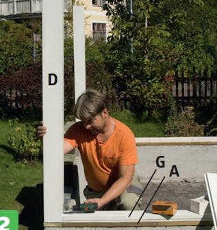 Hjørnestolper til orangeri De fire hjørnestolpene til orangeri lages